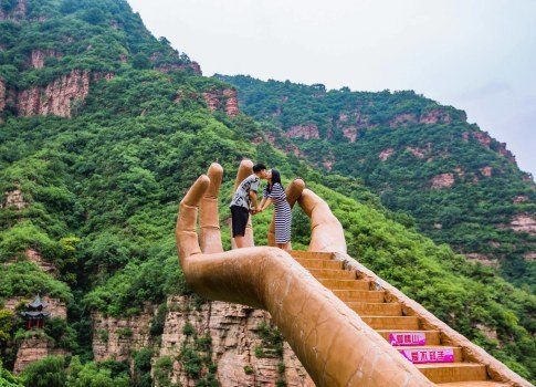 在英语中，endurance和bear都是忍受的意思，有什么区别？